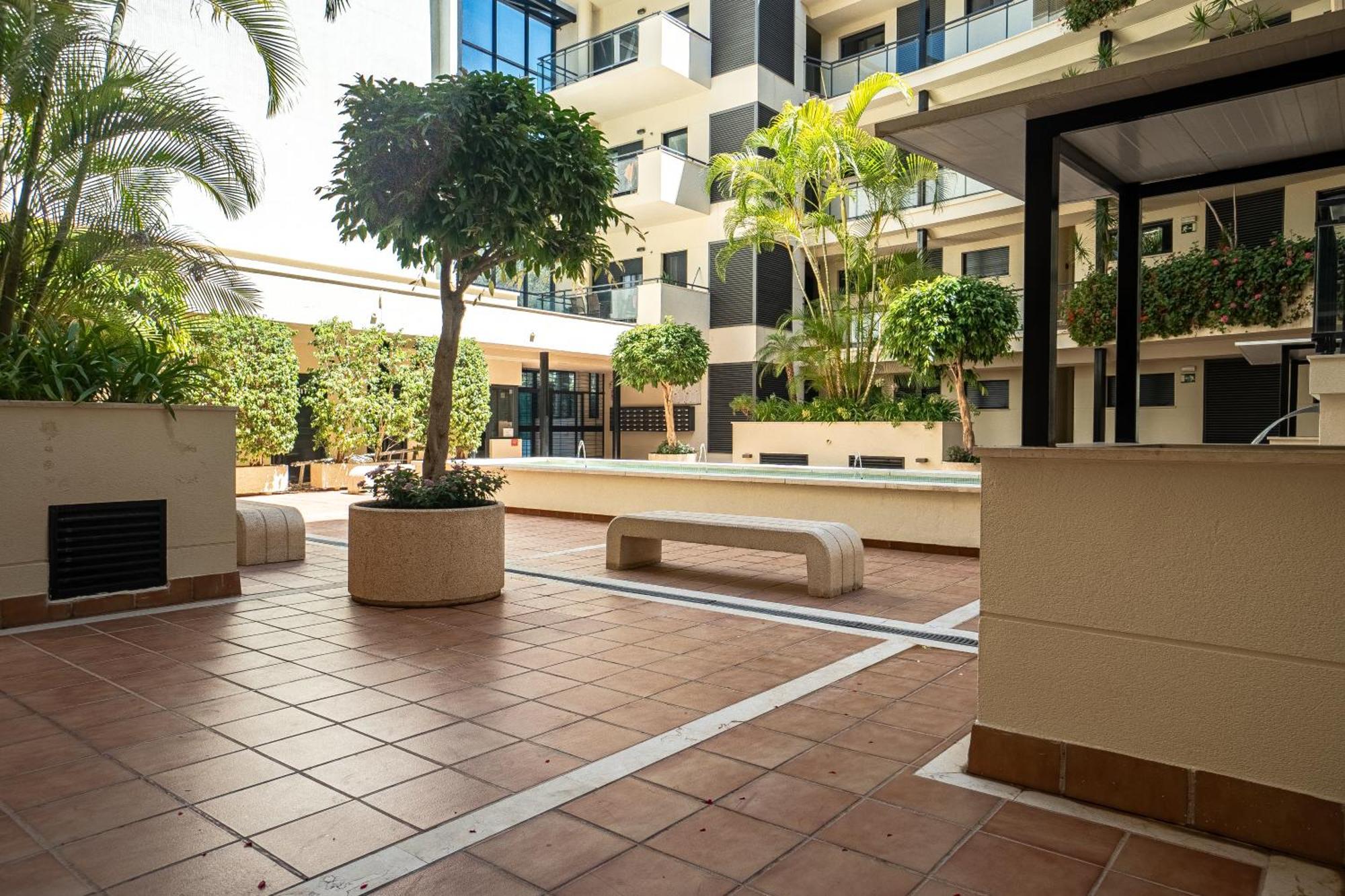 Hello Cosmo Apartment Estepona Bagian luar foto