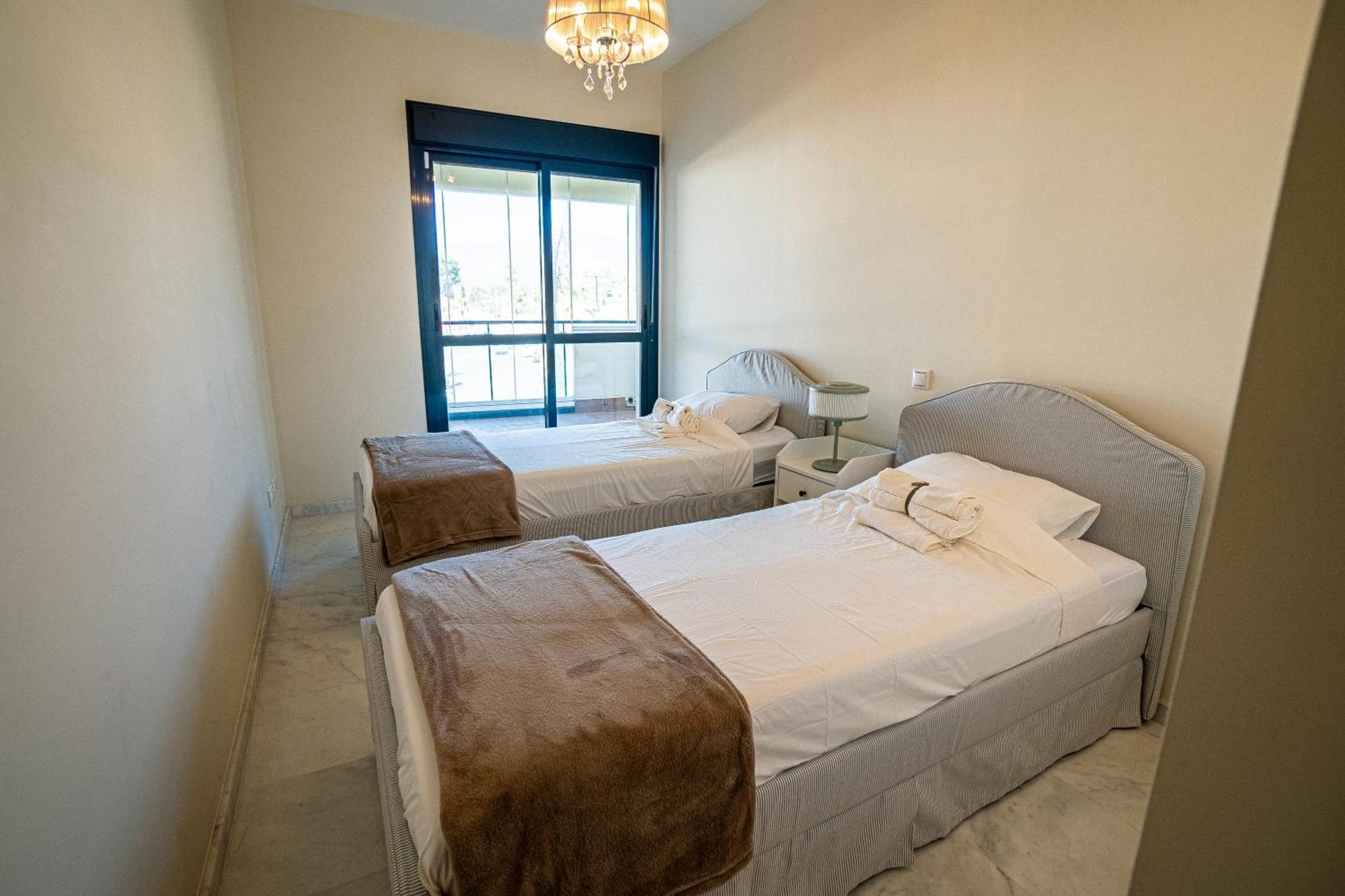 Hello Cosmo Apartment Estepona Bagian luar foto