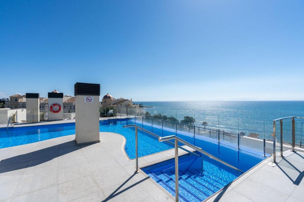 Hello Cosmo Apartment Estepona Bagian luar foto