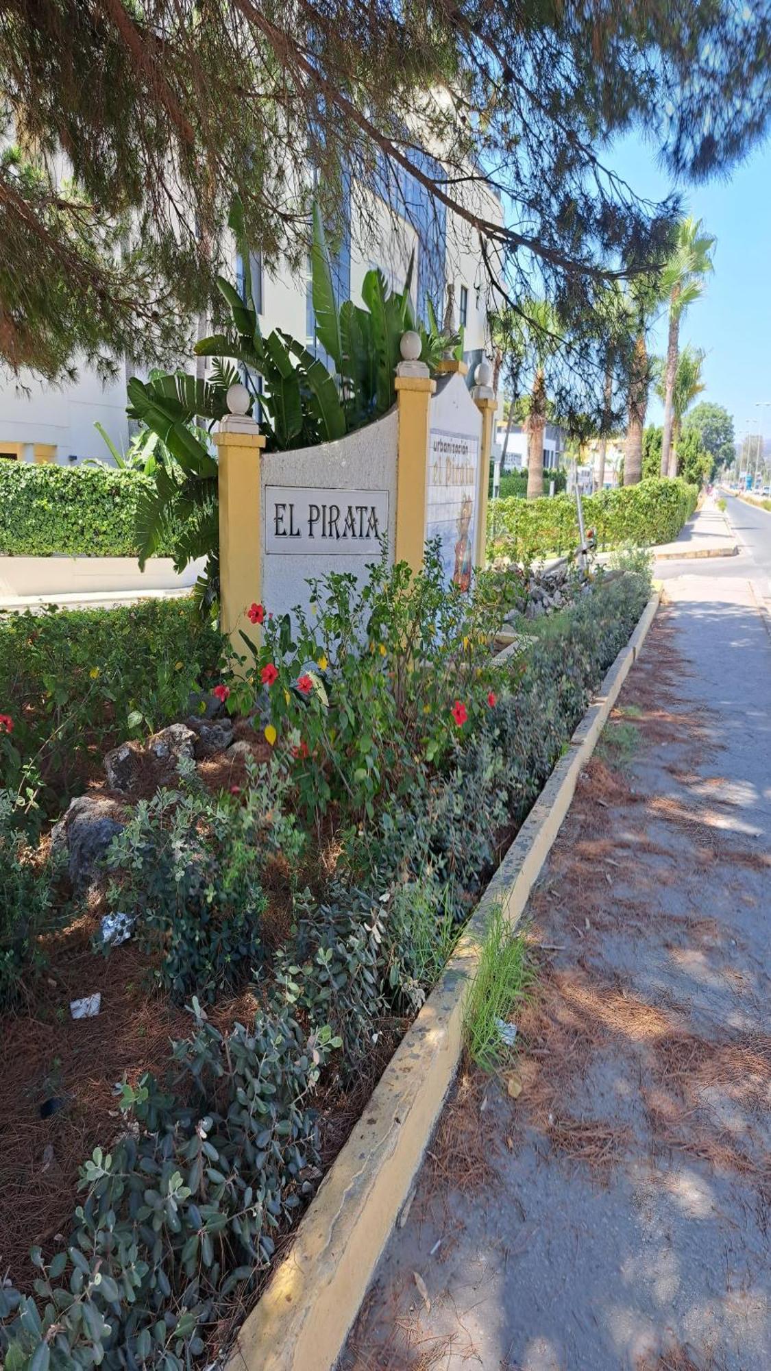 Hello Cosmo Apartment Estepona Bagian luar foto