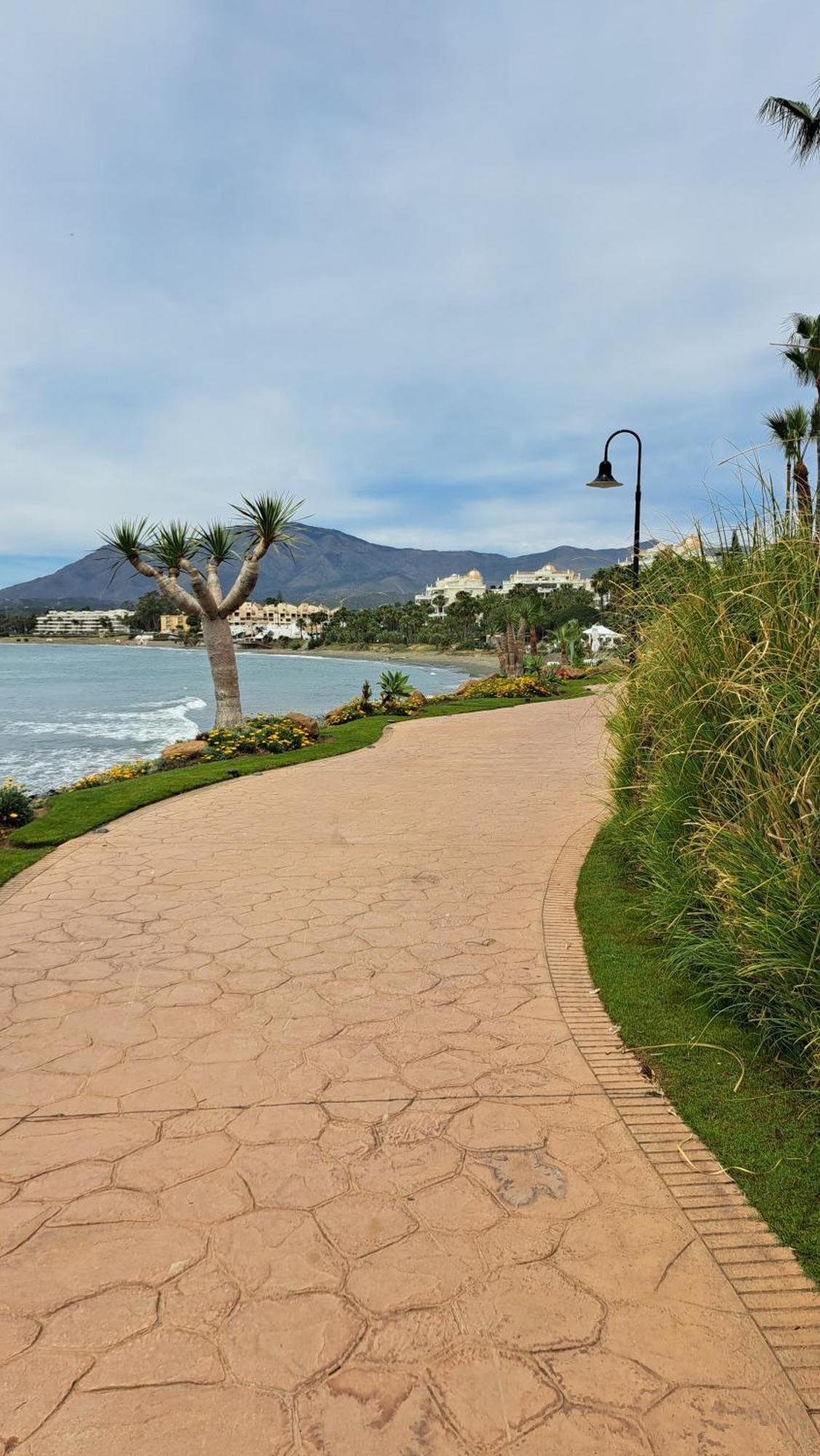 Hello Cosmo Apartment Estepona Bagian luar foto