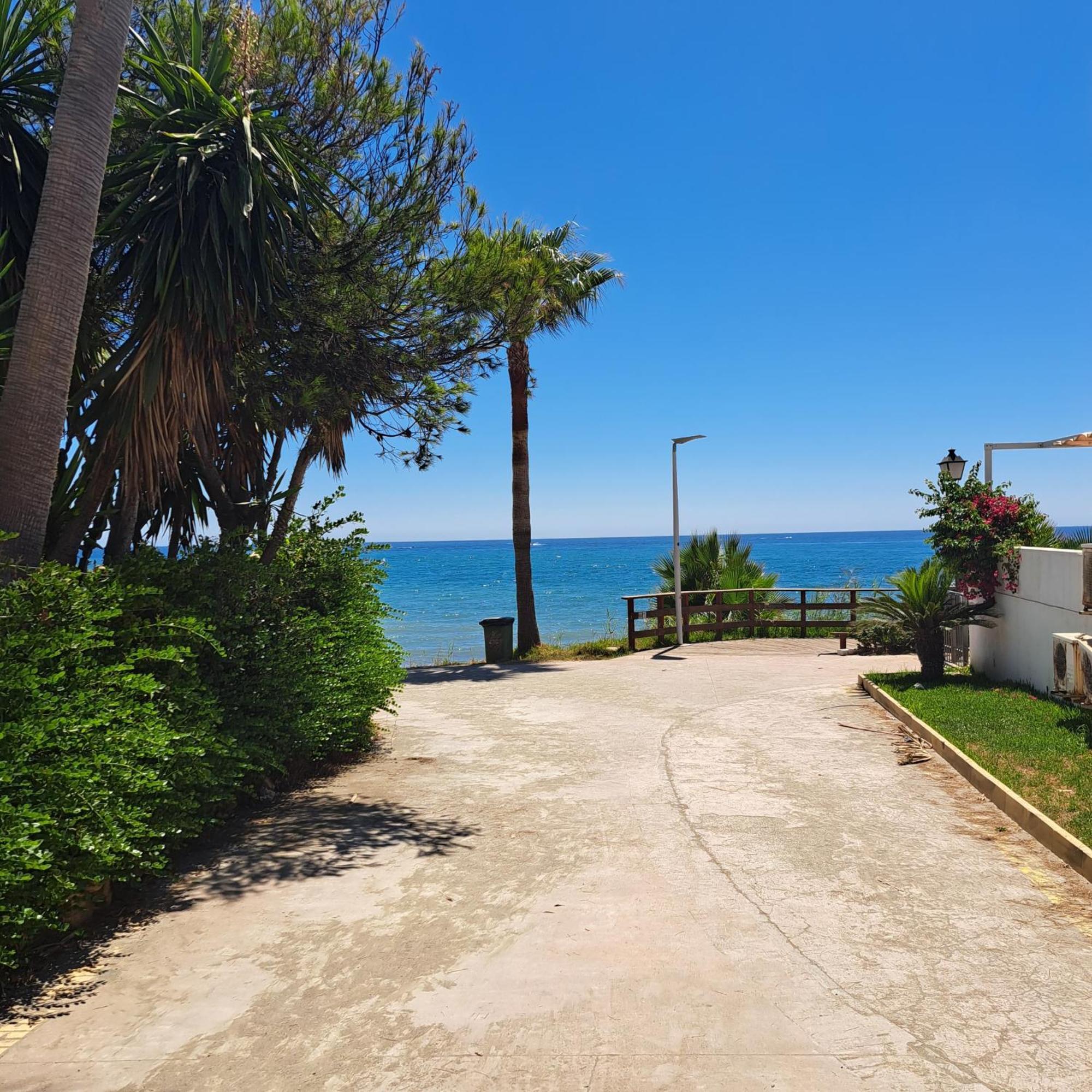 Hello Cosmo Apartment Estepona Bagian luar foto