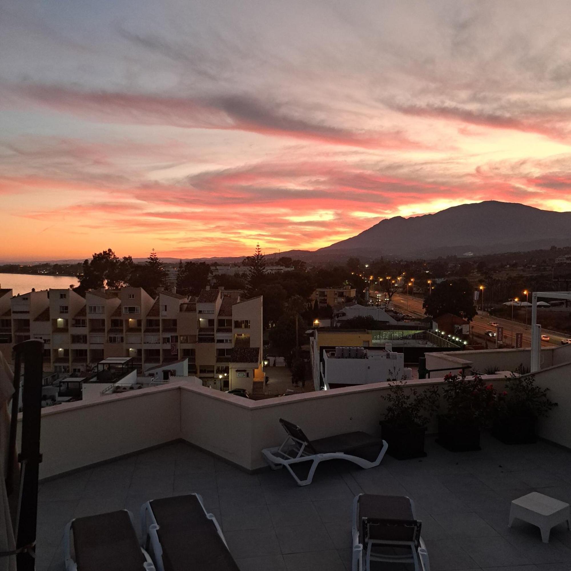 Hello Cosmo Apartment Estepona Bagian luar foto